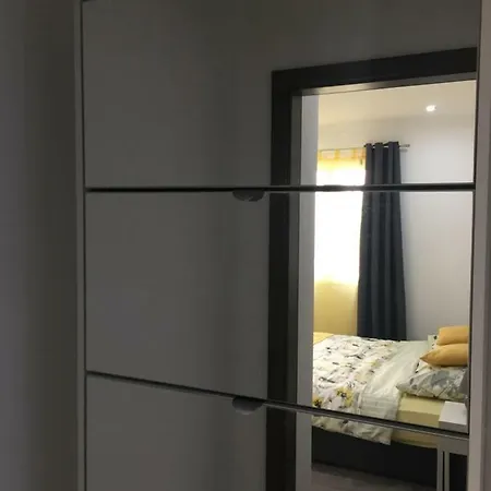 Sunflower Apartment *