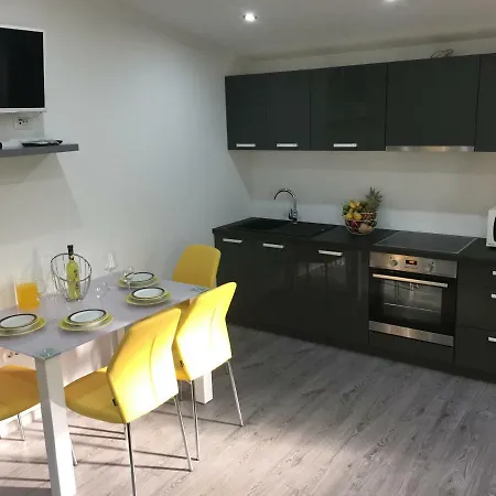 Sunflower Apartment *